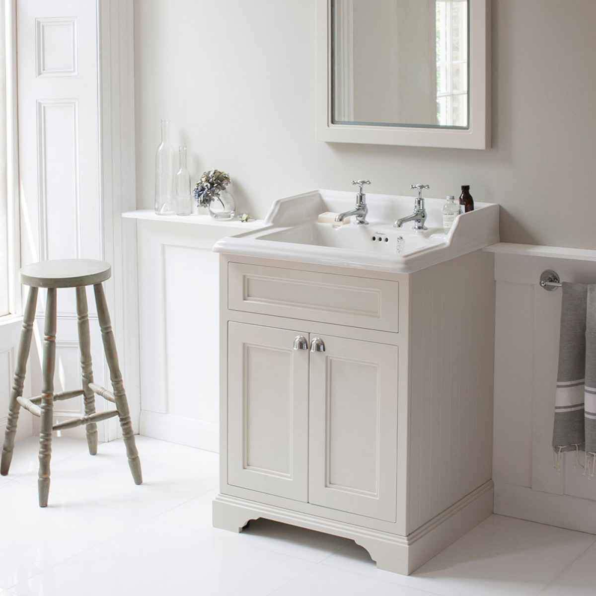 Burlington Matt White Freestanding 2 Door Vanity Unit ONLY 650mm - FF8W - TAP 'N' SHOWER